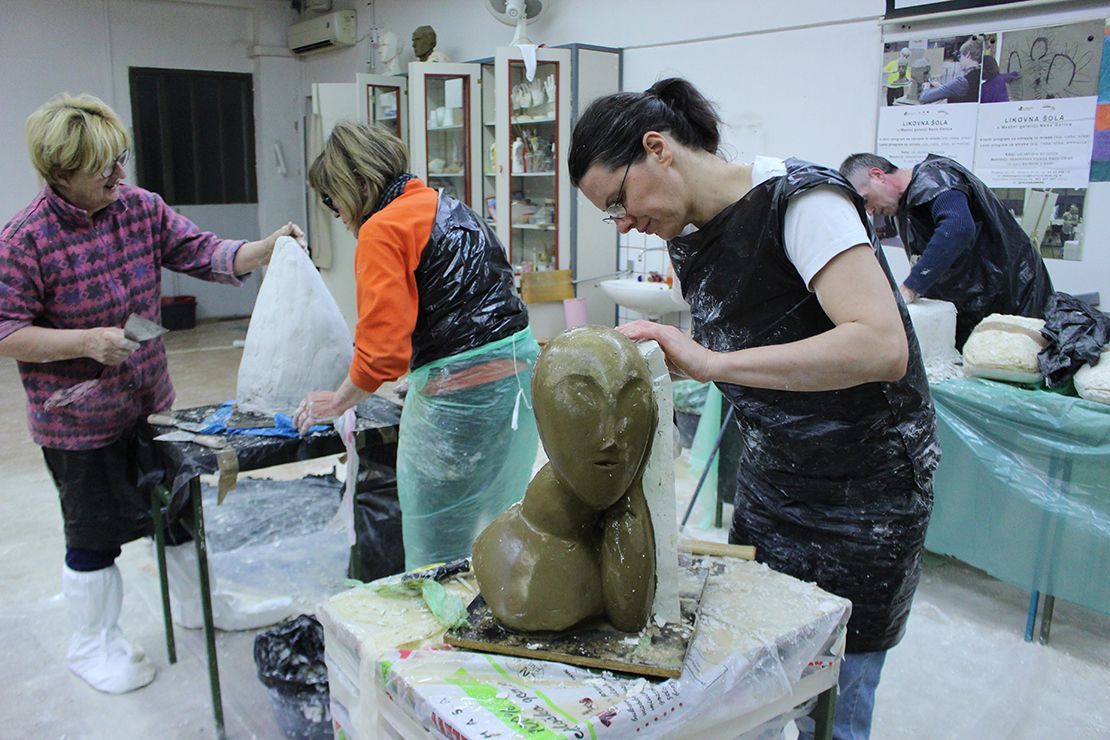 Co-mentor Katja Oblak helping in the cast-making process of a Brancusi project.
